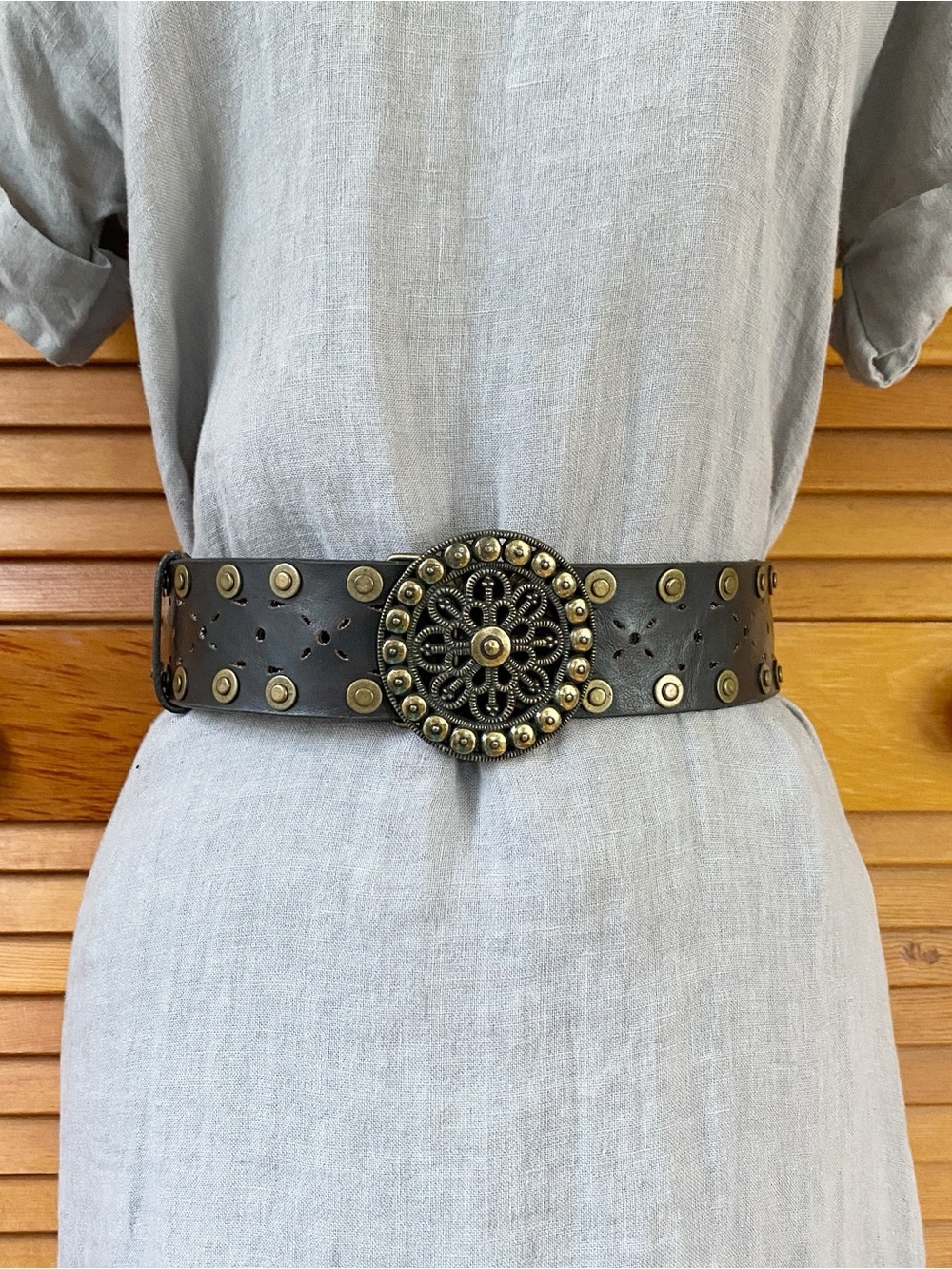 Sonoma Belt Womens Size Small 26"-37" Brown Leather Brass Tone Buckle Wide Round